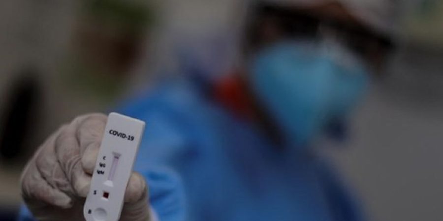 “Falsos testes à COVID-19 com resultado negativo estão a ser vendidos junto ao posto fronteiriço moçambicano de Ressano Garcia para quem quer entrar na África do Sul” noticiou-se DW no dia 06/10/20. Será?