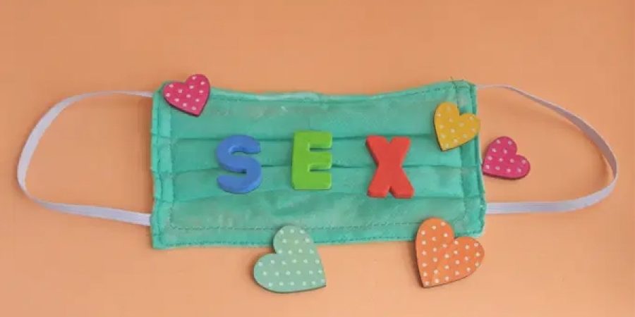 “Um novo estudo da Universidade de Harvand afirma que o acto sexual acarreta um risco de transmissão da Covid-19.” Será?